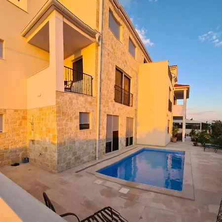 Appartments Akrapovic Διαμέρισμα Vrsi