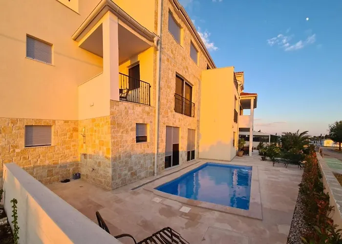 Appartments Akrapovic Διαμέρισμα Vrsi