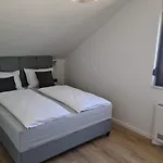 Appartments Akrapovic Apartment *