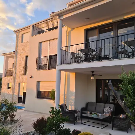 Appartments Akrapovic * Vrsi