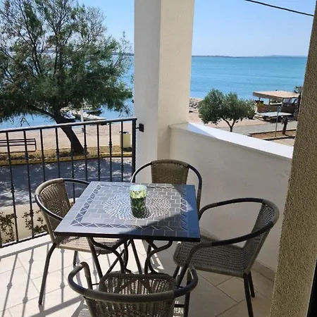 Appartments Akrapovic Daire Vrsi