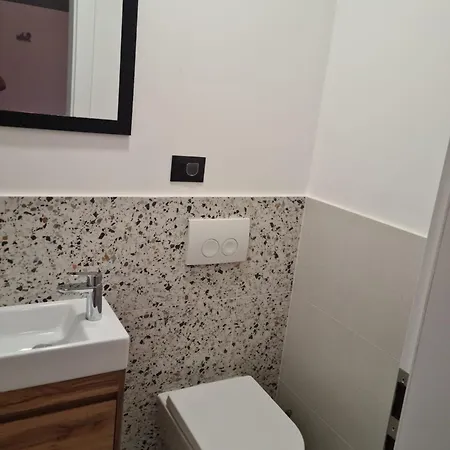 Daire Appartments Akrapovic *